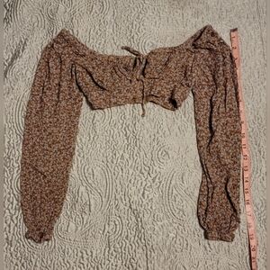 💜4/$20💜Garage Cropped cut-out top